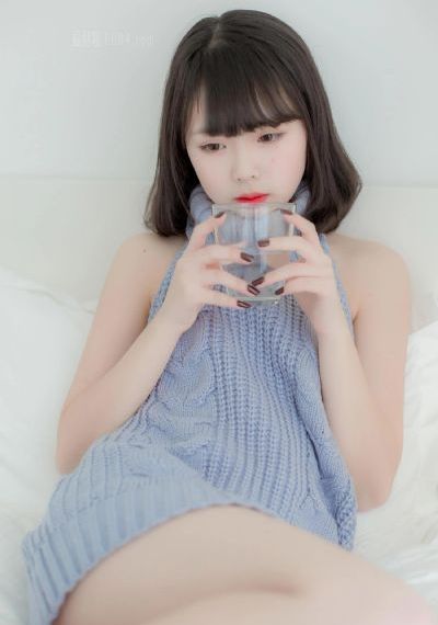 一边亲一边膜下奶_4K电影在线看